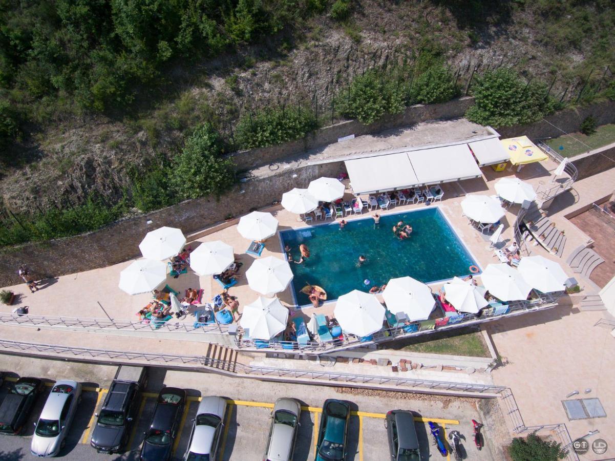 Nymfes Hotel Káto Loutrákion Exterior foto